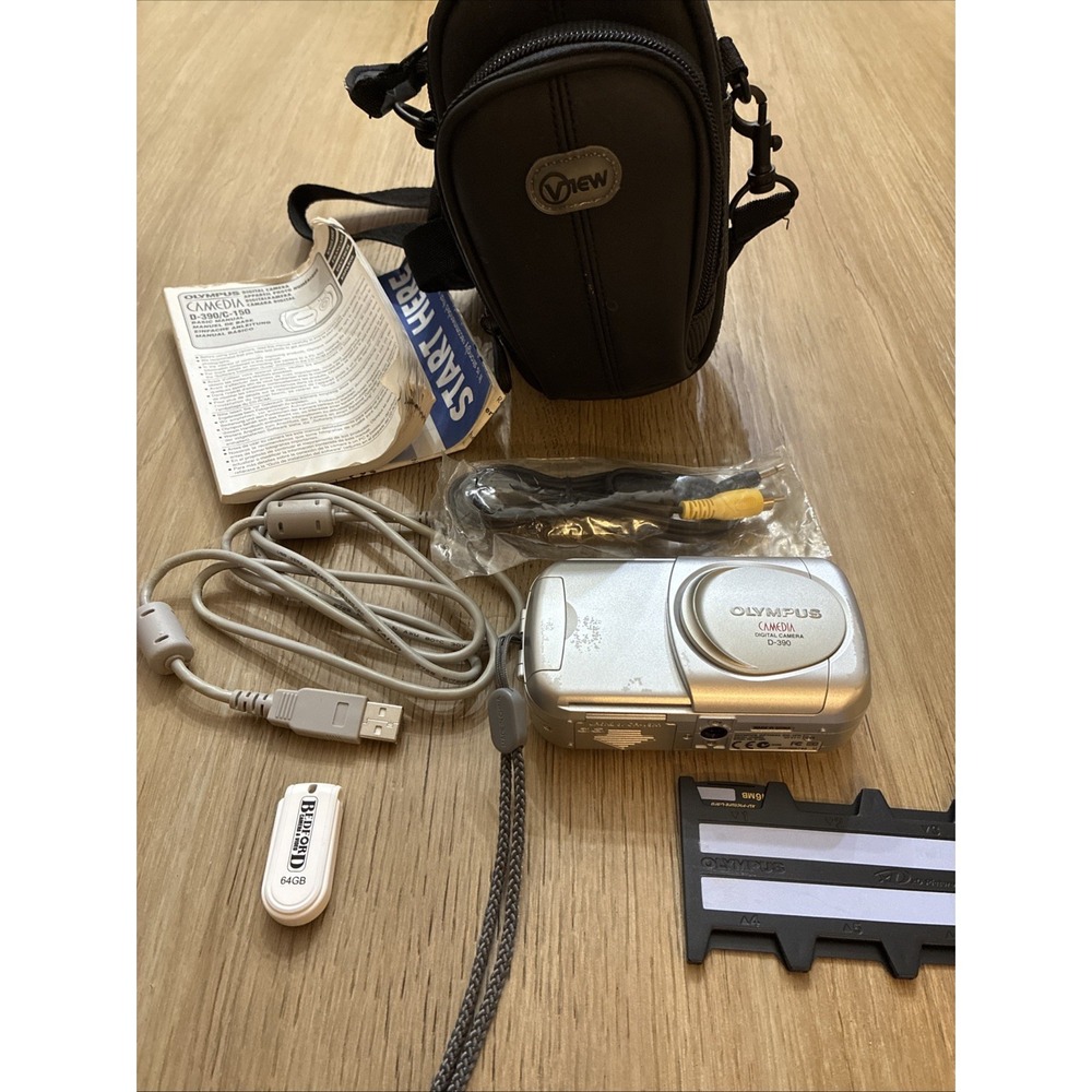Olympus Digital Camera Camedia D-390 2.0MP Silver Tested W/accessories